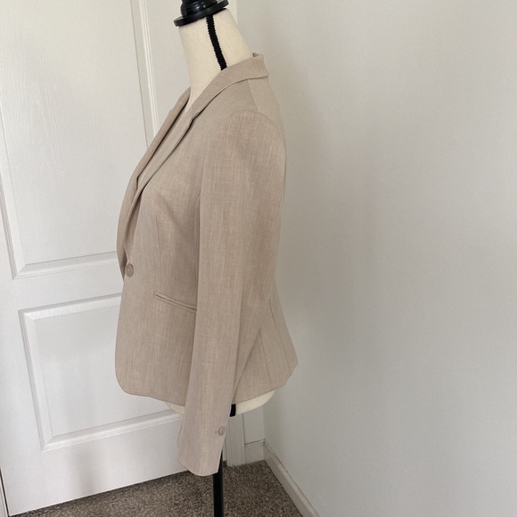 Beige fitted suit blazer jacket - Picture 2 of 6
